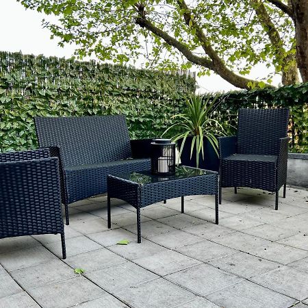 Stylish One-Bedroom Rental With Private Patio In Zone 2 Londres Extérieur photo